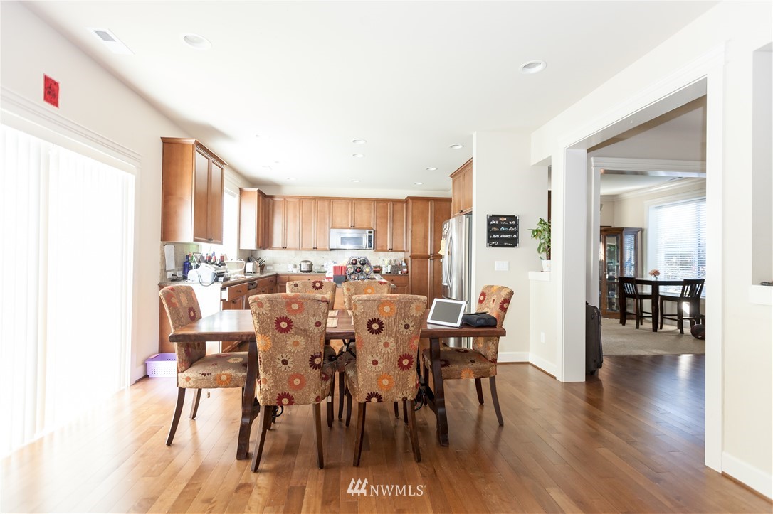 108 Shadow Avenue Southeast Renton, WA 98059 - Photo 5 of 13