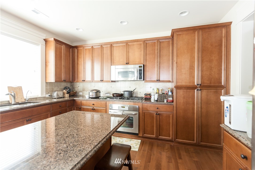 108 Shadow Avenue Southeast Renton, WA 98059 - Photo 6 of 13