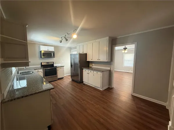 $1,395 | 20 Highland Street, Gainesville, GA 30501
