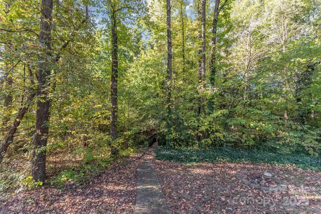 $330,000 | 2319 Oak Leigh Drive, Charlotte, NC 28262