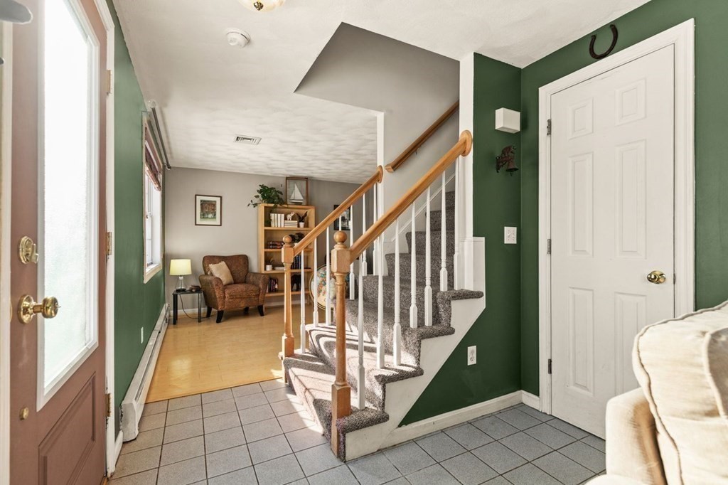 18 Northfield Road Peabody, MA 01960 - Photo 3 of 34 Gallery Image 3