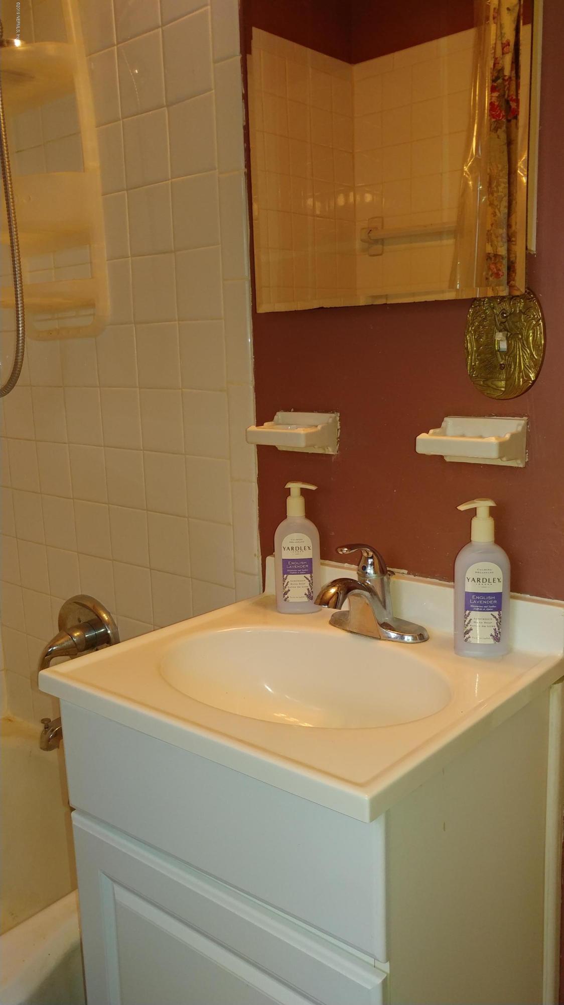 3688 Cascade Road Jacksonville, FL 32207 - Photo 13 of 18 Bathroom Vanity