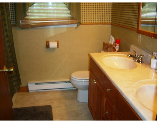 27 Knollwood Road Dudley, MA 01571 - Photo 17 of 23 Gallery Image 17