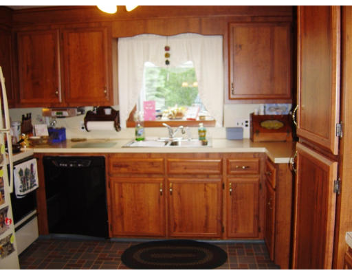 27 Knollwood Road Dudley, MA 01571 - Photo 5 of 23 Gallery Image 5