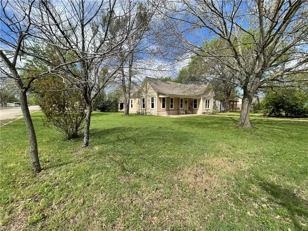 $199,900 | 713 Tyler Street South, McGregor, TX 76657