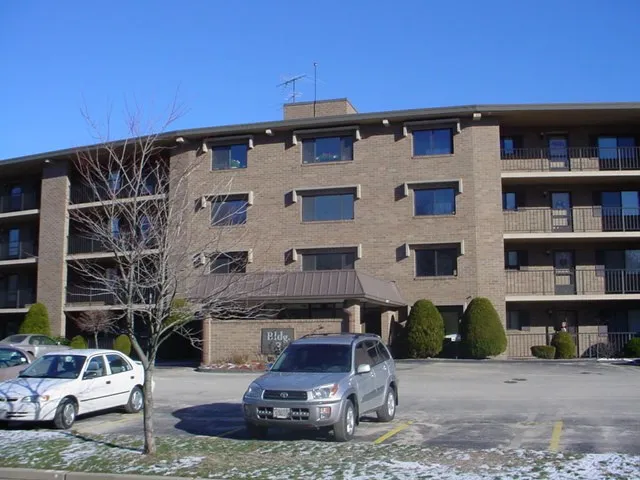 $2,000 | 650 East Greenwich Avenue, Unit 207, West Warwick, RI 02893