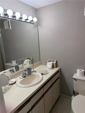 $2,000 | 650 East Greenwich Avenue, Unit 207, West Warwick, RI 02893