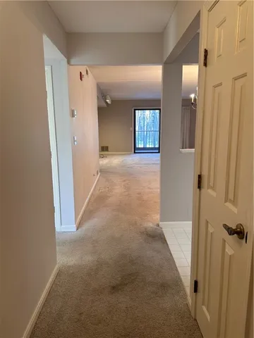 $2,000 | 650 East Greenwich Avenue, Unit 207, West Warwick, RI 02893