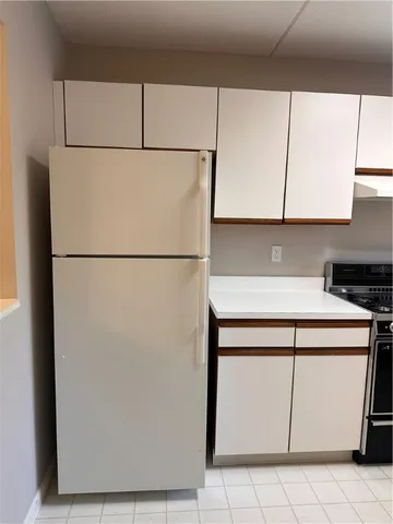 $2,000 | 650 East Greenwich Avenue, Unit 207, West Warwick, RI 02893