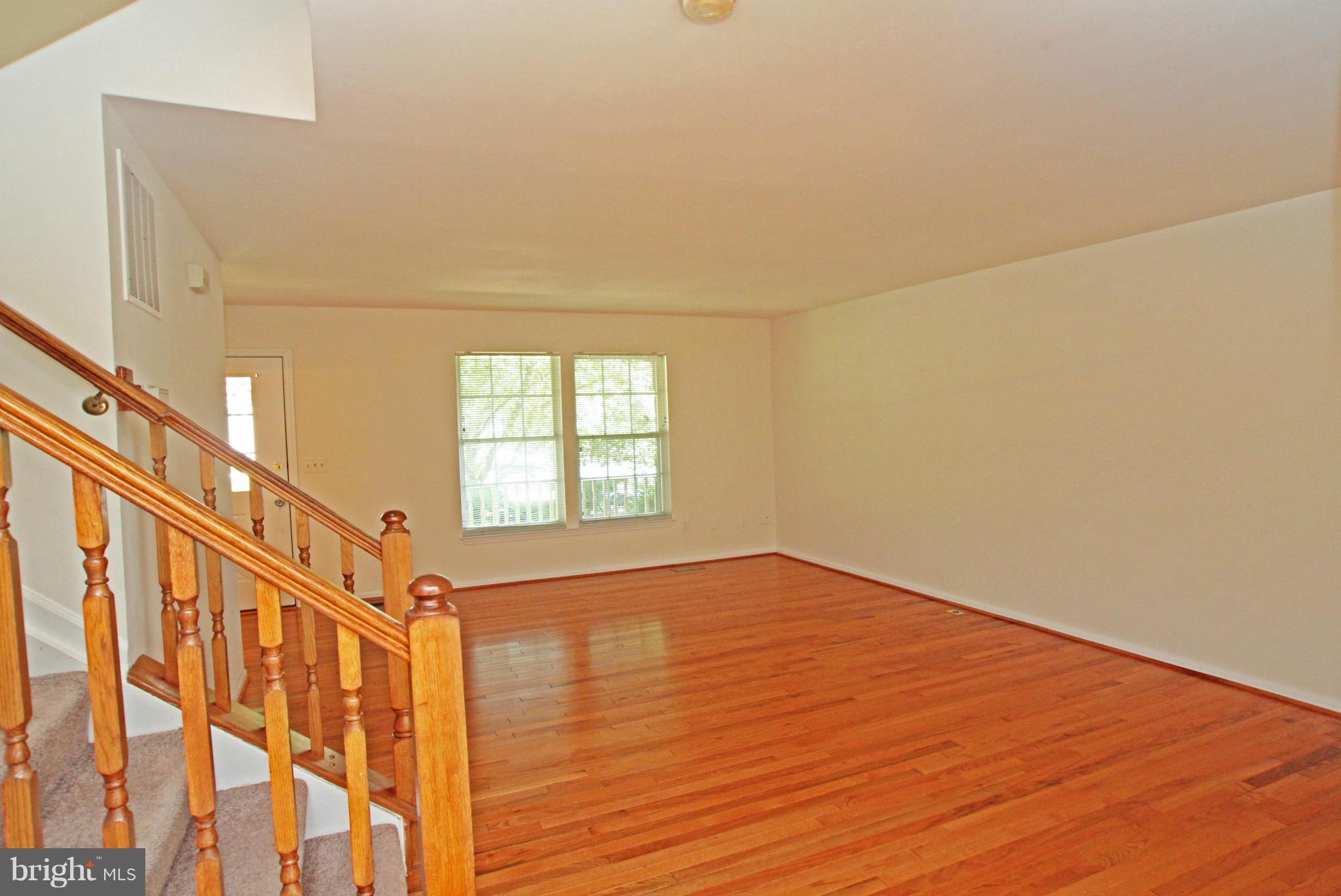 6004 Bingley Road Alexandria, VA 22315 - Photo 3 of 30 Living Room