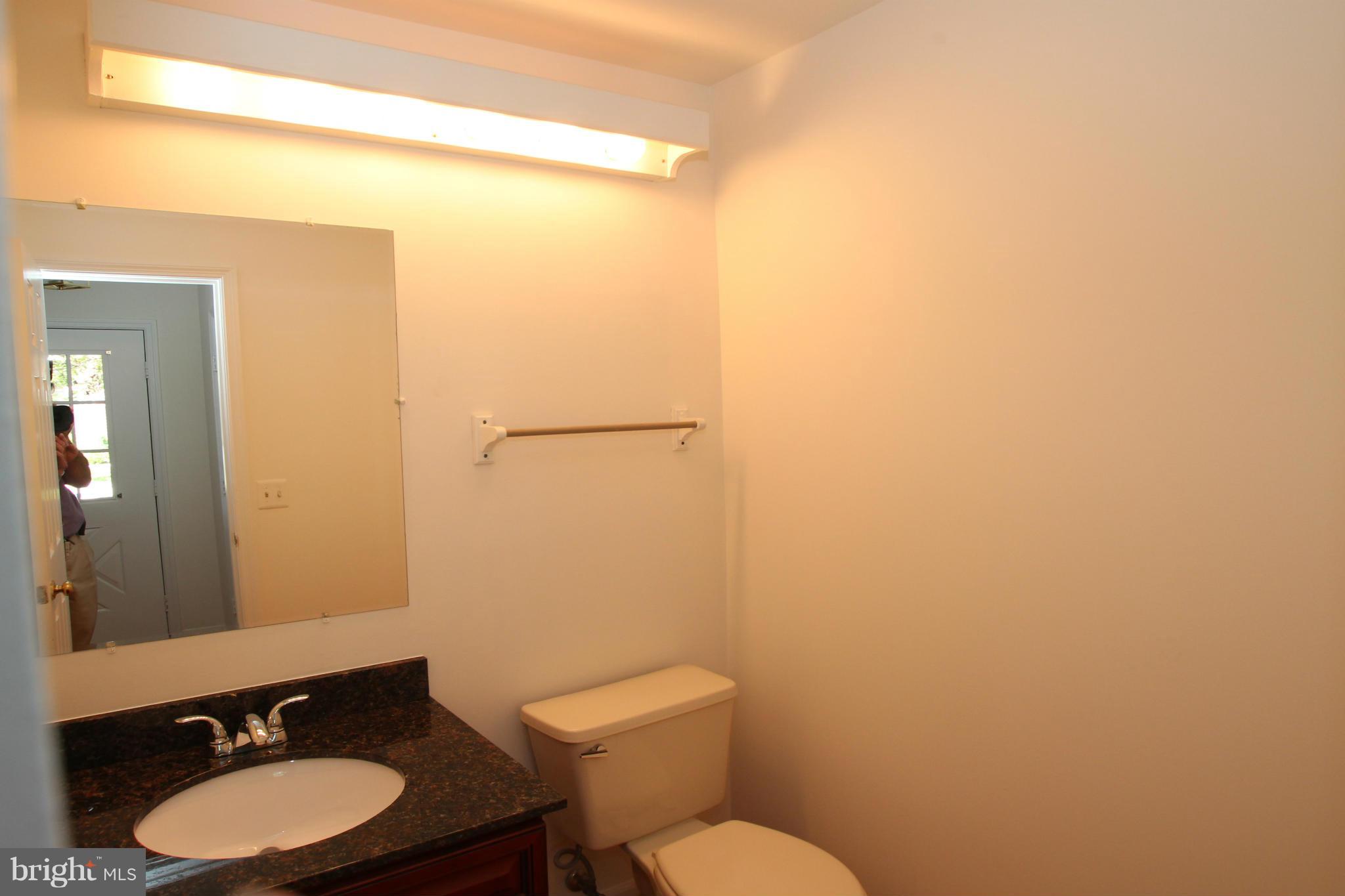6004 Bingley Road Alexandria, VA 22315 - Photo 4 of 30 Bath