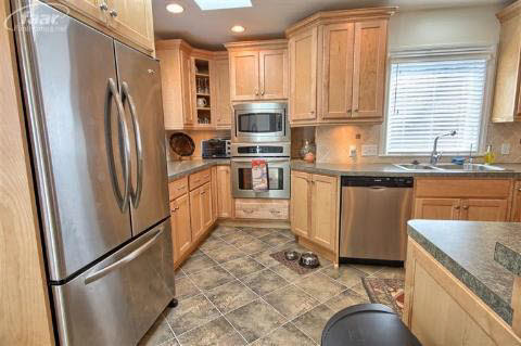 10474 Runyan Lake Pointe Fenton, MI 48430 - Photo 6 of 23 20355338-5.JPG