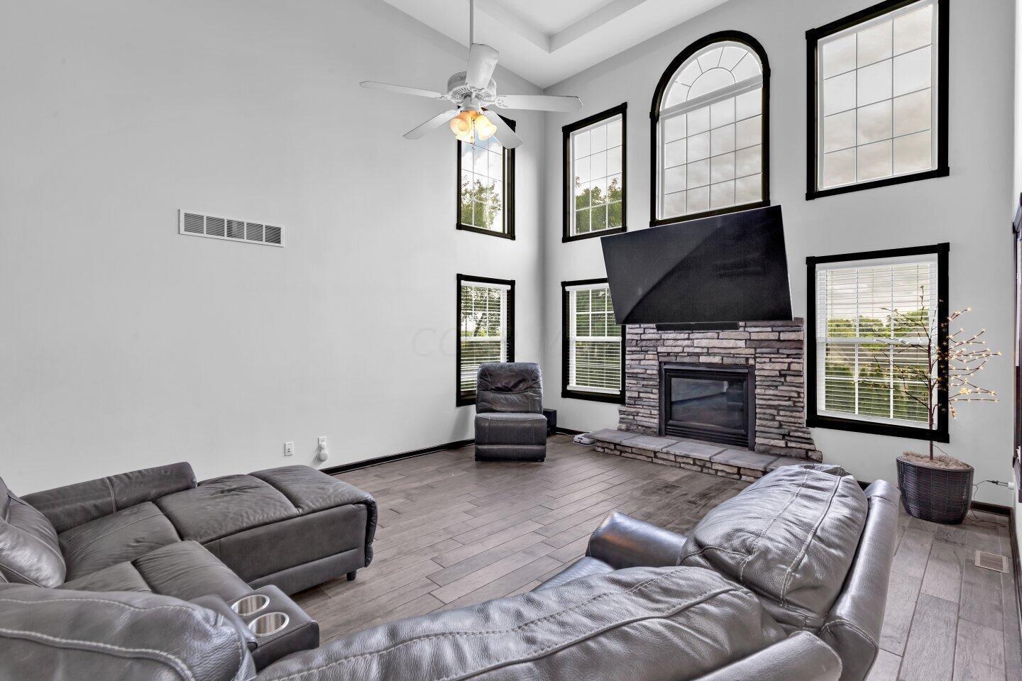 219 Foxcroft Road Mansfield, OH 44904 - Photo 6 of 36 2-story great room 2