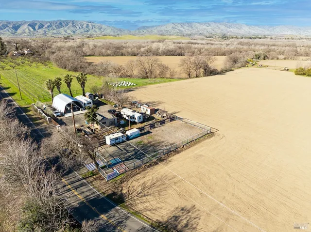 a view of an outdoor space