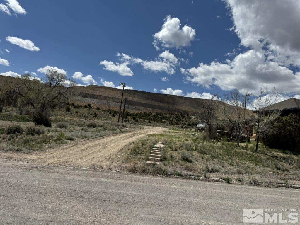 29 Keystone Street Ruth, NV 89319 - Photo 2 of 6 a view of a backyard of the house