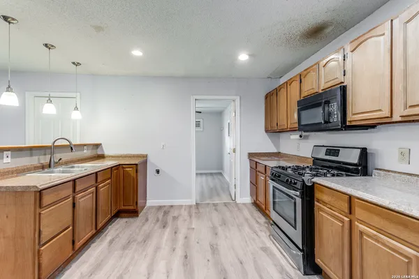 $1,695 | 347 West Hermine Boulevard, San Antonio, TX 78212