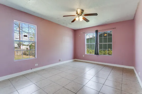 $1,695 | 347 West Hermine Boulevard, San Antonio, TX 78212