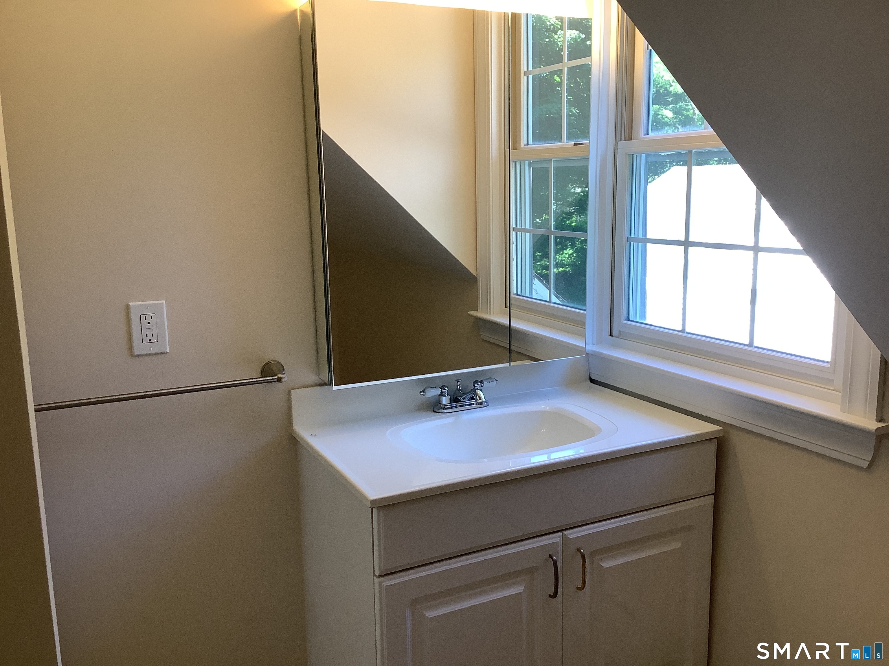 668 Huckleberry Hill Road Avon, CT 06001 - Photo 12 of 20