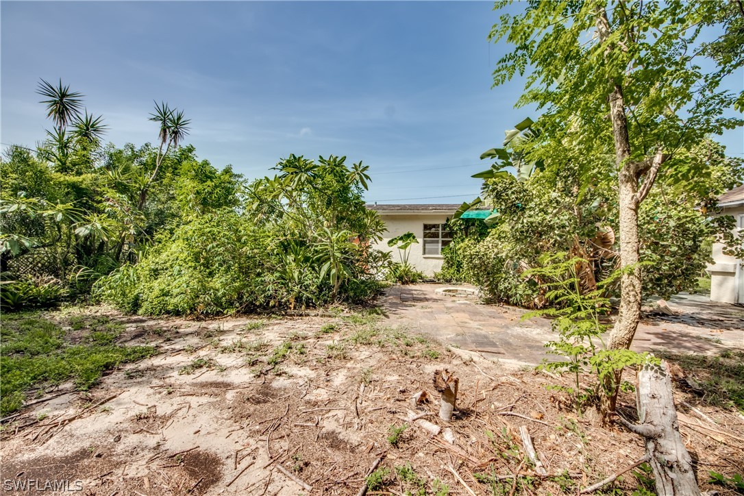 18481 Iris Road Fort Myers, FL 33967 - Photo 25 of 28 a backyard of a house with lots of green space