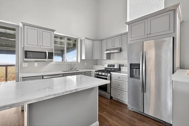 $1,200,000 | 14275 North Neeley Road, Lodi, CA 95242