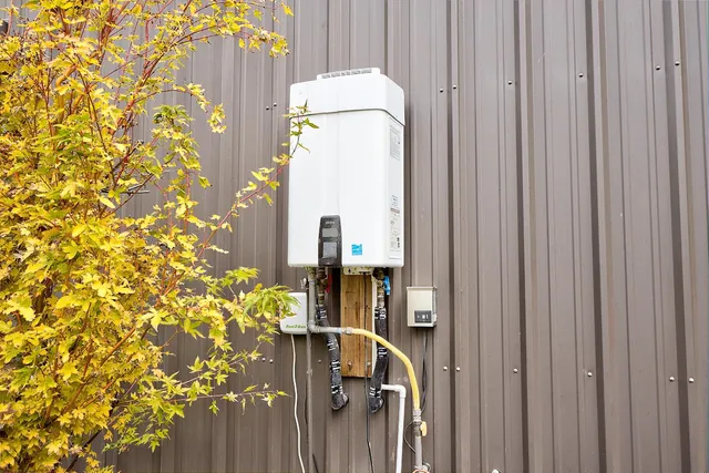 $1,200,000 | 14275 North Neeley Road, Lodi, CA 95242