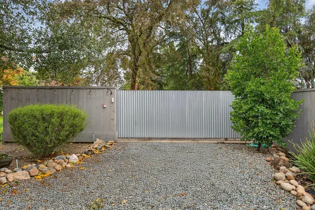 $1,200,000 | 14275 North Neeley Road, Lodi, CA 95242