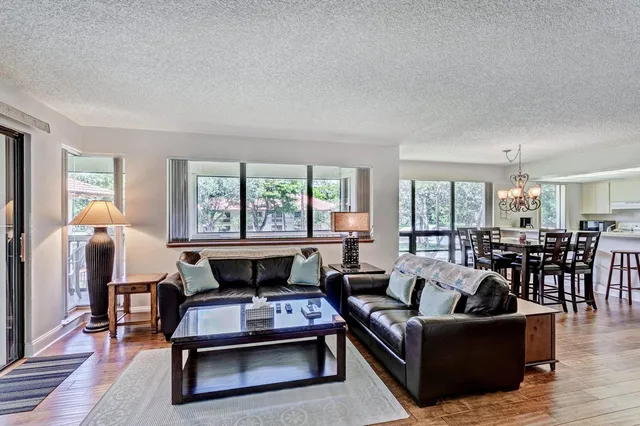 $389,000 | 130 Bracken Wood Road, Palm Beach Gardens, FL 33418