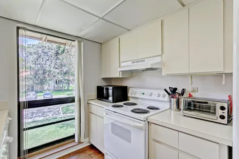 $389,000 | 130 Bracken Wood Road, Palm Beach Gardens, FL 33418