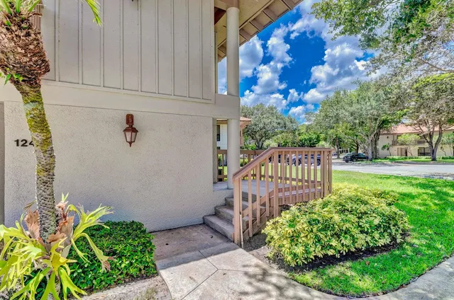 $389,000 | 130 Bracken Wood Road, Palm Beach Gardens, FL 33418