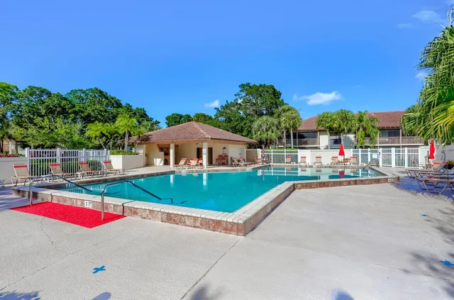 $389,000 | 130 Bracken Wood Road, Palm Beach Gardens, FL 33418