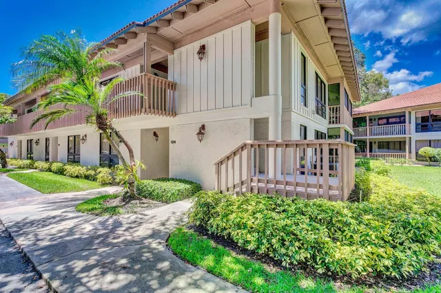 $389,000 | 130 Bracken Wood Road, Palm Beach Gardens, FL 33418