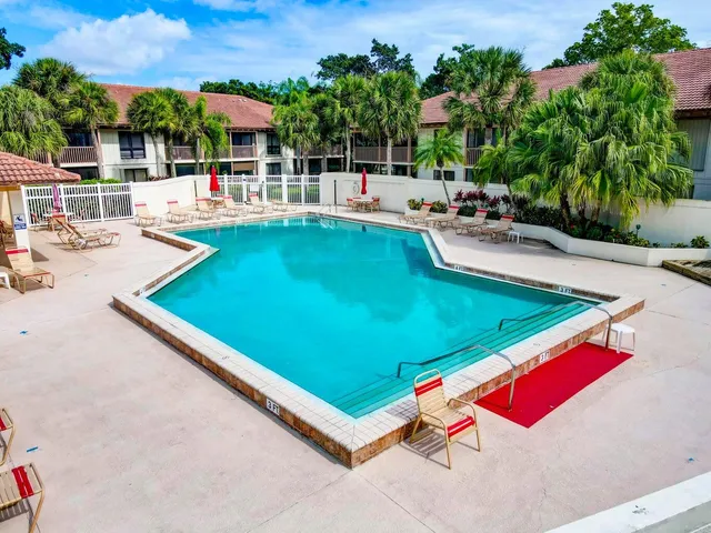 $389,000 | 130 Bracken Wood Road, Palm Beach Gardens, FL 33418