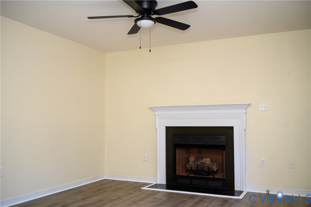 2143 Mountain View Road Powhatan, VA 23139 - Photo 5 of 34 a living room with a fireplace