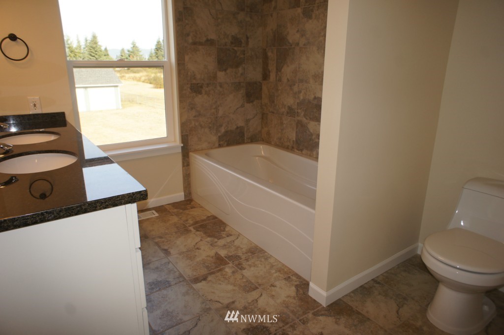 9212 Applegate Loop Southwest Rochester, WA 98579 - Photo 3 of 16