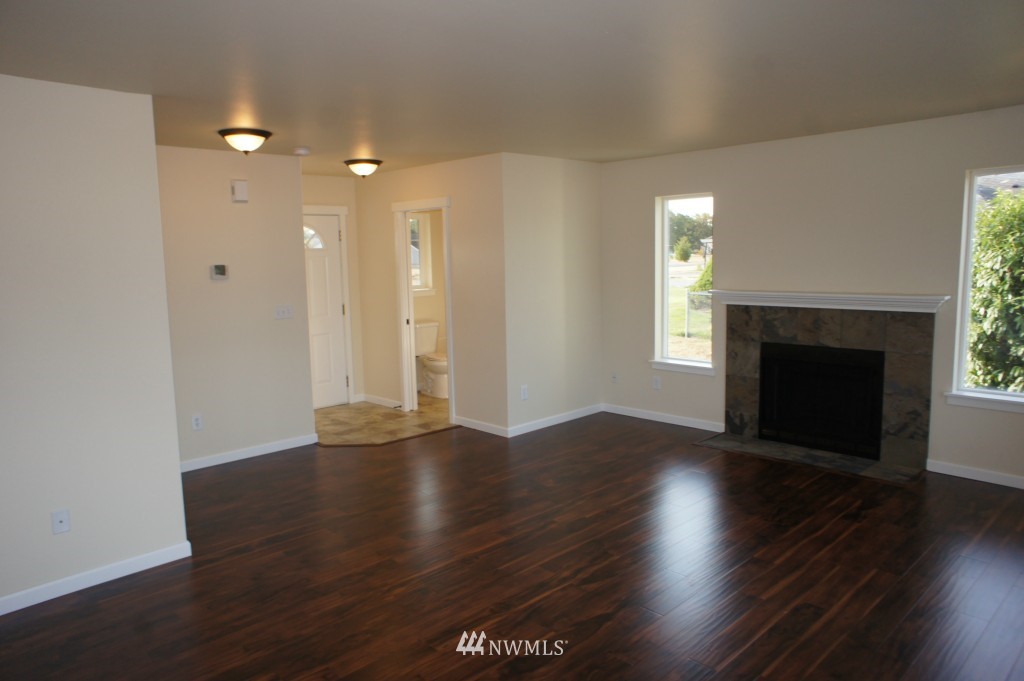 9212 Applegate Loop Southwest Rochester, WA 98579 - Photo 5 of 16