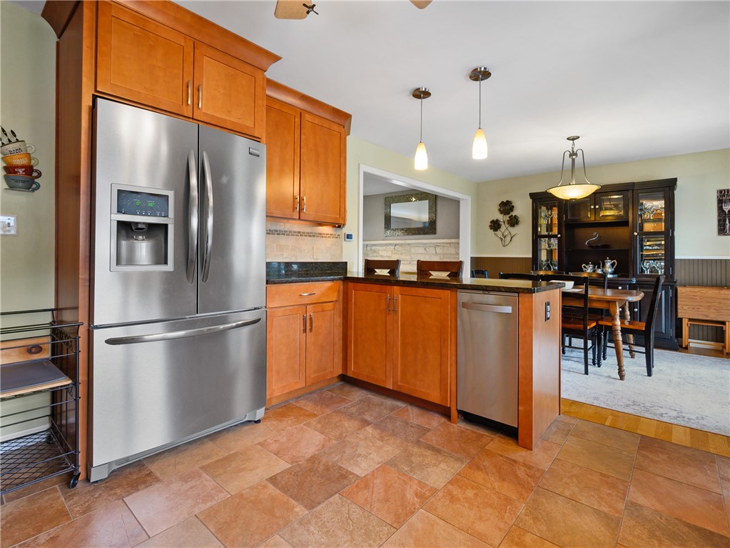 111 West Blue Ridge Road Cranston, RI 02920 - Photo 4 of 31