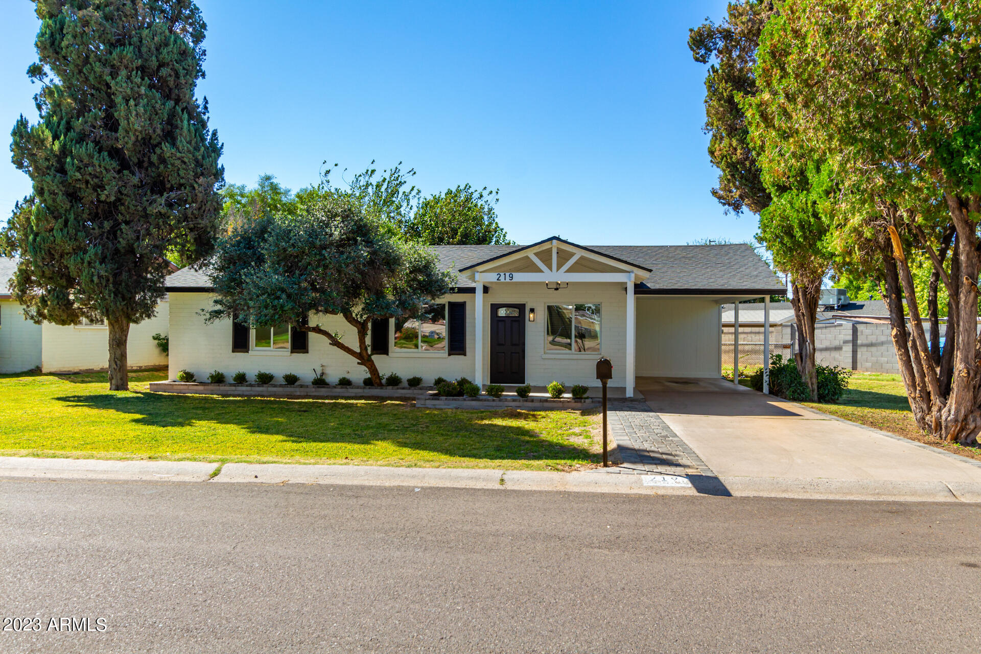 219 West Ruth Avenue Phoenix, AZ 85021 - Photo 1 of 23 Front
