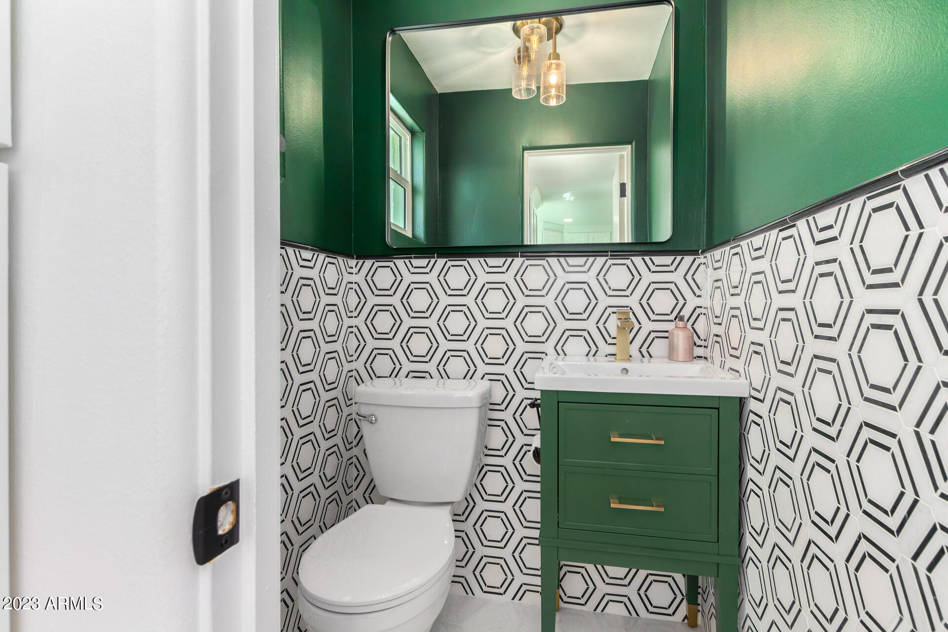 219 West Ruth Avenue Phoenix, AZ 85021 - Photo 13 of 23 Powder bath