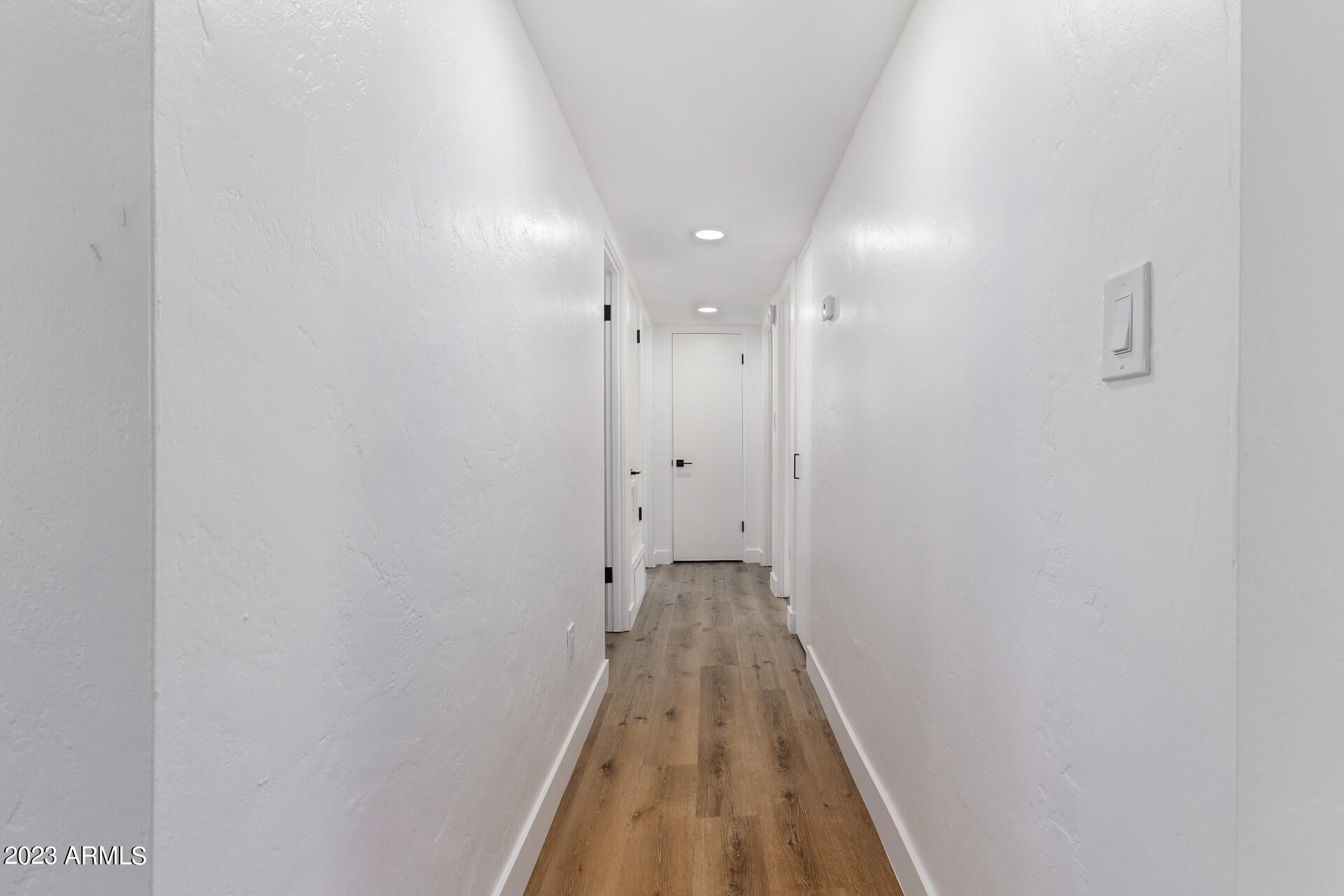 219 West Ruth Avenue Phoenix, AZ 85021 - Photo 14 of 23 Hallway