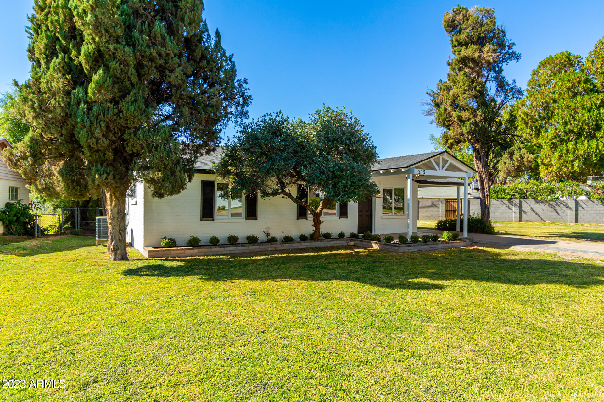 219 West Ruth Avenue Phoenix, AZ 85021 - Photo 2 of 23 Front