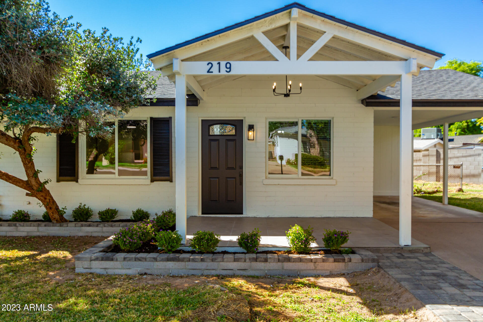 219 West Ruth Avenue Phoenix, AZ 85021 - Photo 4 of 23 Front