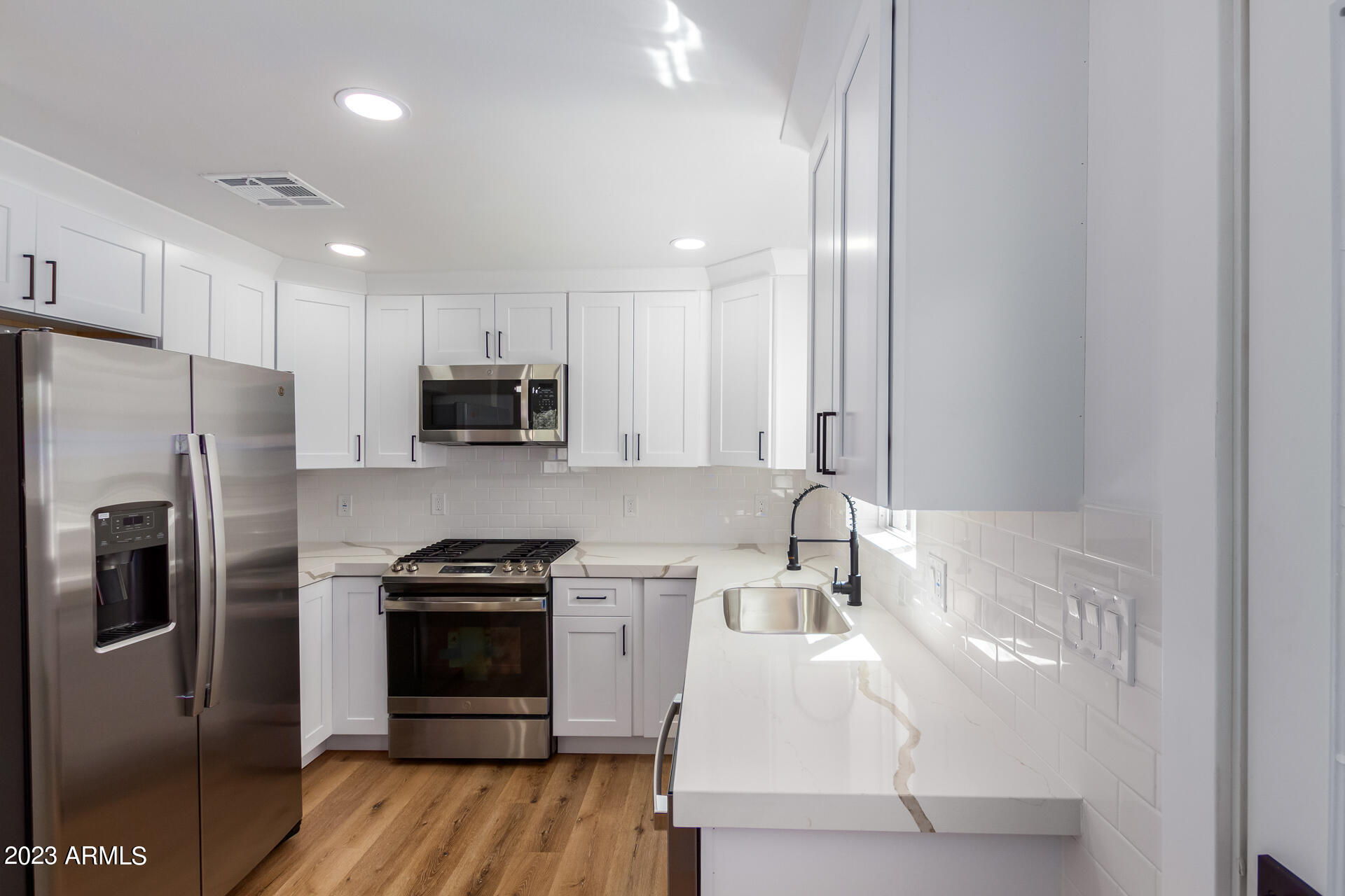 219 West Ruth Avenue Phoenix, AZ 85021 - Photo 8 of 23 Kitchen
