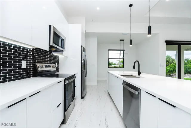 $2,500 | 903 Northeast 23rd Street, Cape Coral, FL 33909