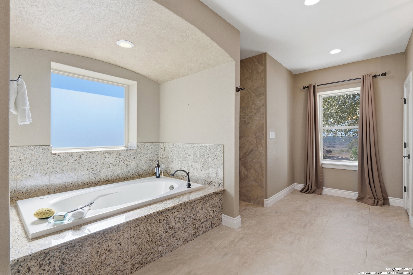 1030 Mystic Parkway Spring Branch, TX 78070 - Photo 24 of 63 a spacious bathroom with a tub and a sink