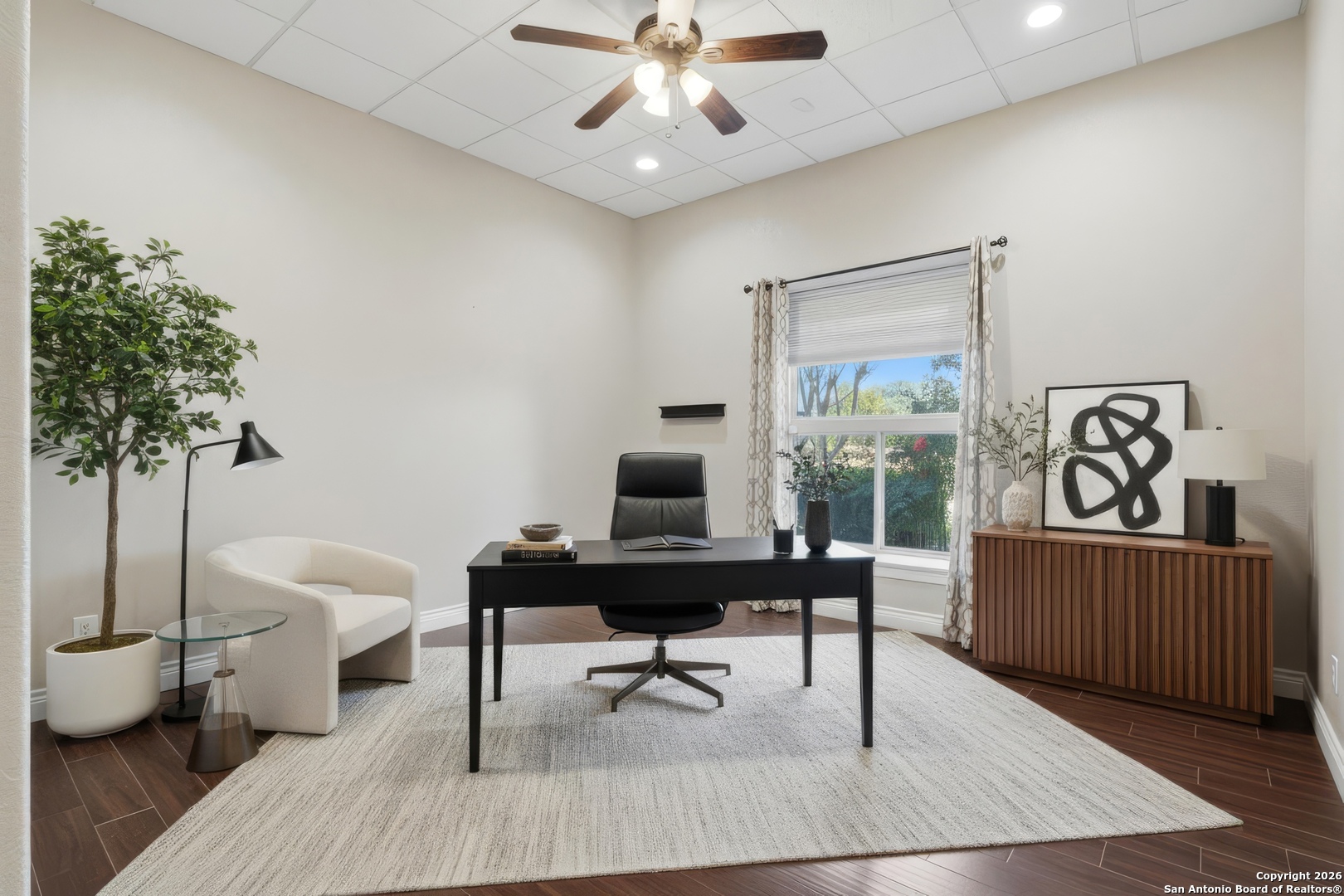 1030 Mystic Parkway Spring Branch, TX 78070 - Photo 27 of 63 a living room with furniture and a potted plant
