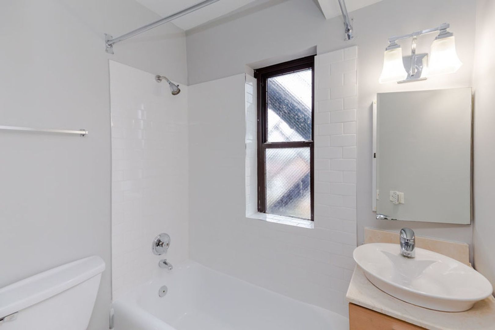 732 West Bittersweet Place, Unit 203 Chicago, IL 60613 - Photo 17 of 18