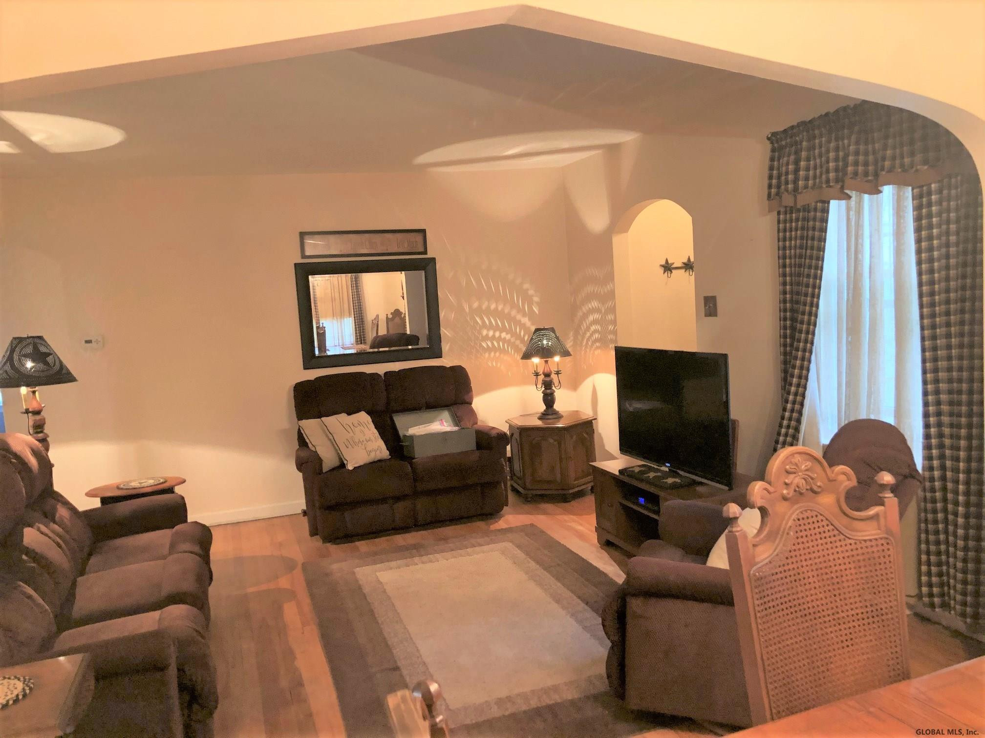 2027 Cardiff Road Rotterdam, NY 12303 - Photo 4 of 41 Photo 4