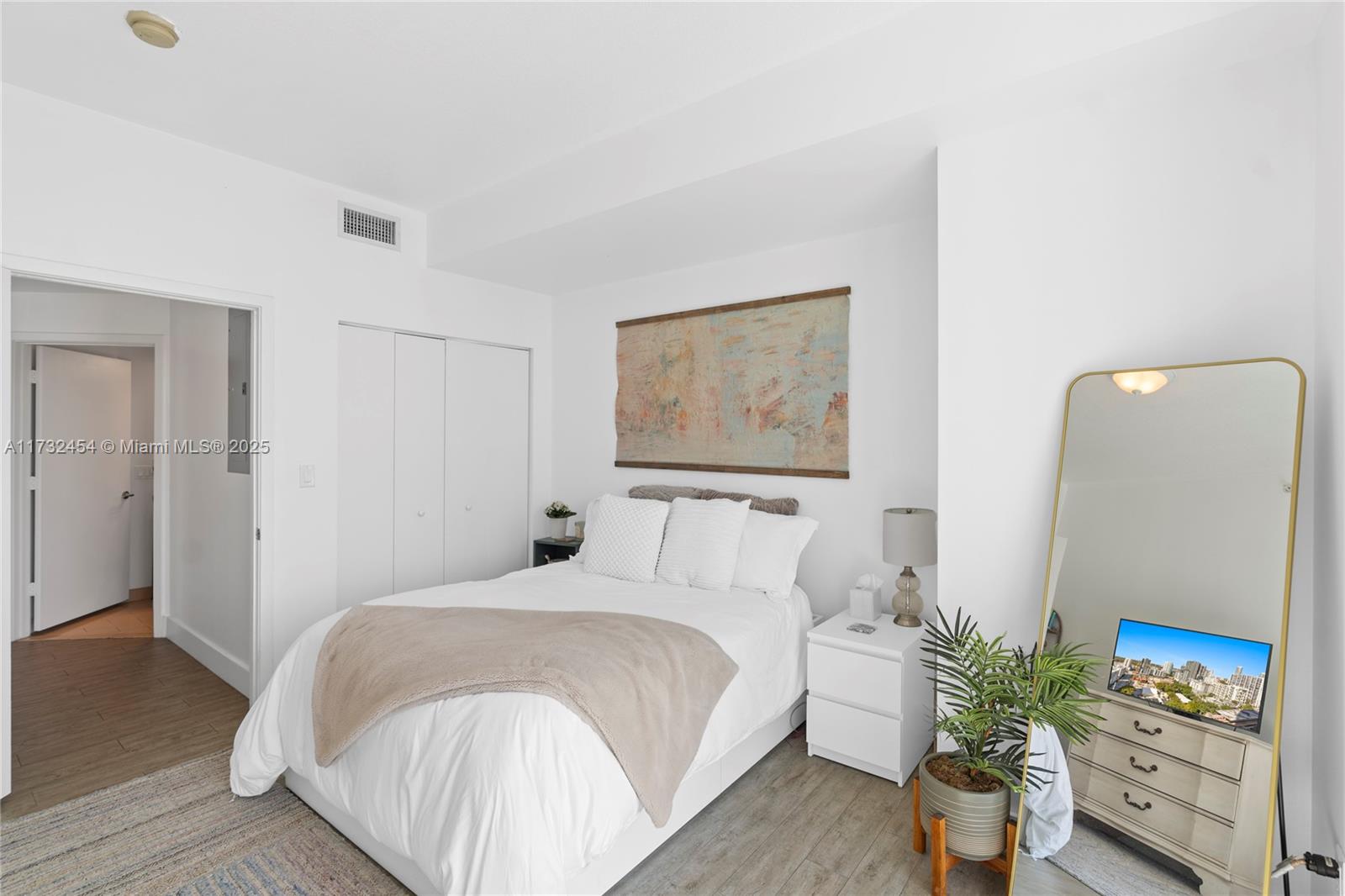 79 Southwest 12th Street, Unit 2001S Miami, FL 33130 - Photo 12 of 29 a bedroom with a bed potted plant with the wooden floor