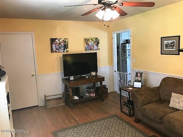 659 Suggs Road Tarboro, NC 27886 - Photo 3 of 24 659 Suggs Rd living room 3