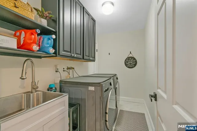 $879,000 | 56 Peach Hill Court, Ramsey, NJ 07446